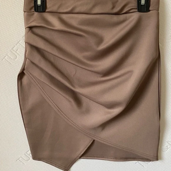 Boohoo ruched miniskirt - Picture 1 of 3